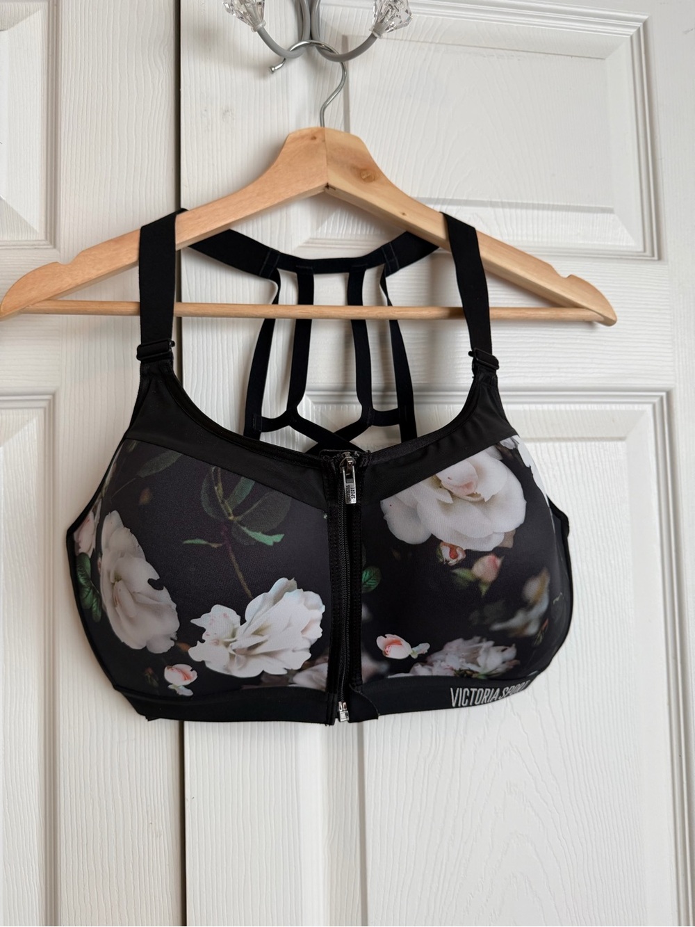 Victoria Secret Knockout Sports Bra Size 38D Floral